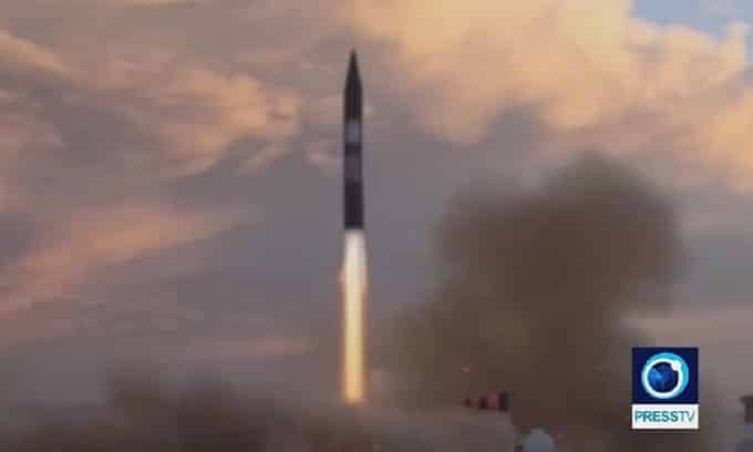 Iran, testato missile balistico a medio raggio