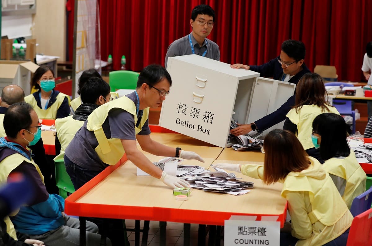 Ad Hong Kong hanno vinto i candidati pro-democrazia