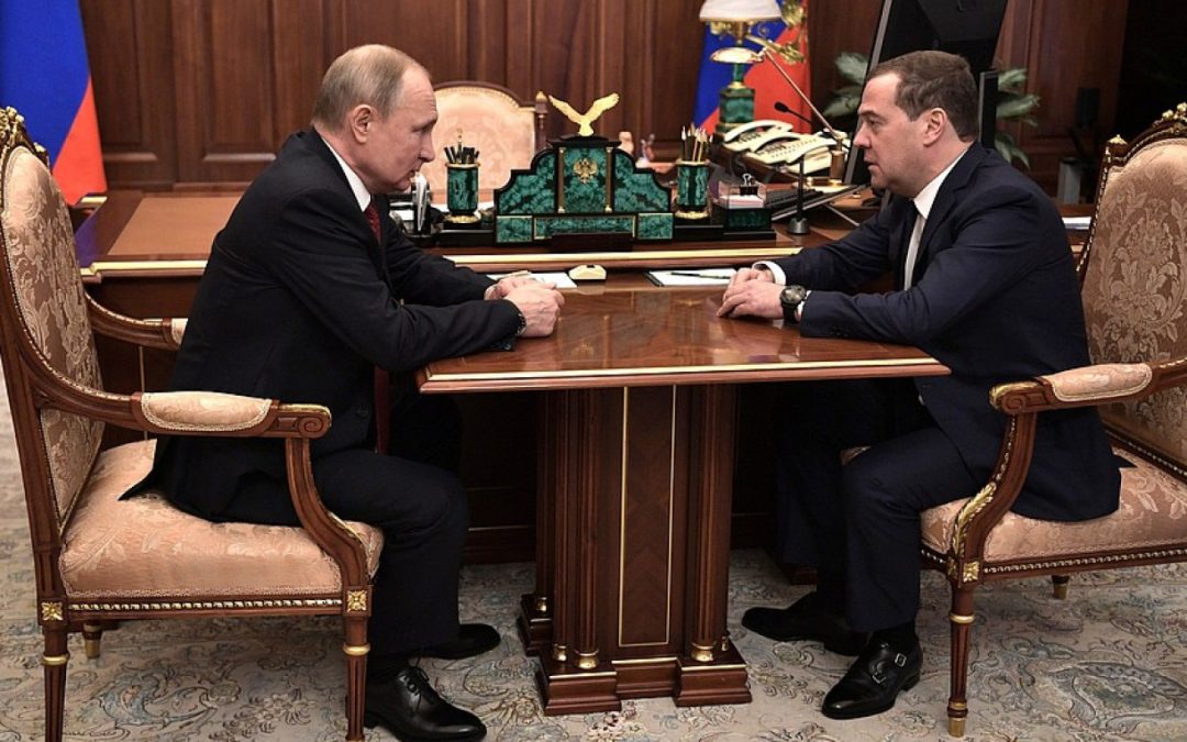 Russia, Medvedev e il governo danno le dimissioni