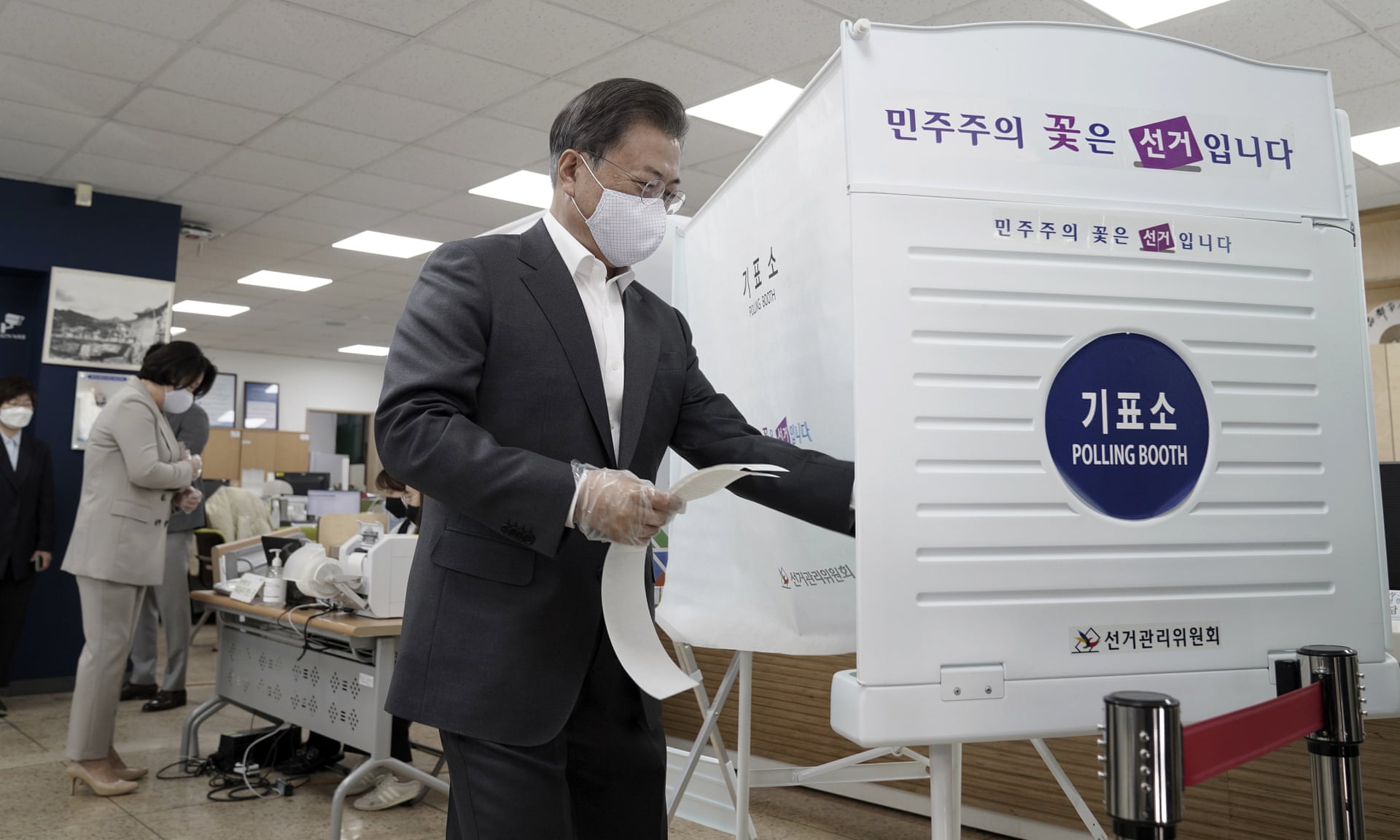 La Corea del Sud al voto con le disposizioni anti-contagio