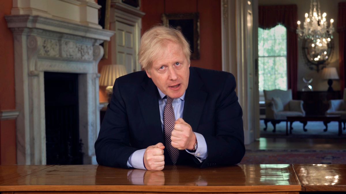 Boris Johnson illustra il piano post-lockdown